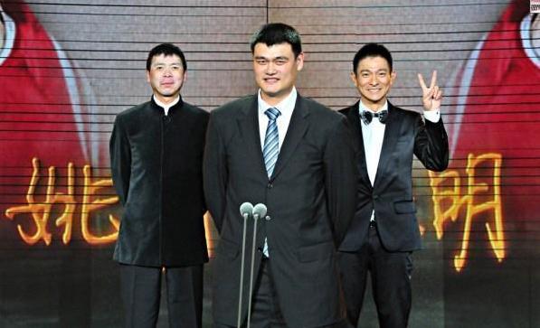 沒事別和姚明合影！陳喬恩尷尬，楊冪章子怡最機智，最後一位是真服氣！