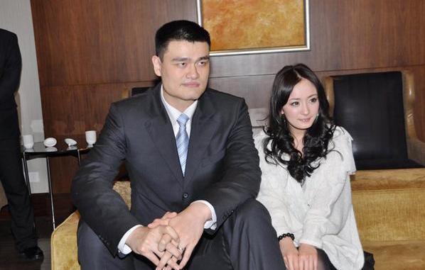 沒事別和姚明合影！陳喬恩尷尬，楊冪章子怡最機智，最後一位是真服氣！