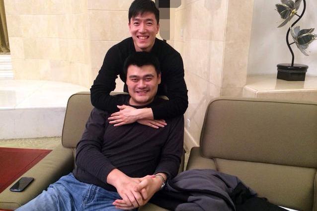 沒事別和姚明合影！陳喬恩尷尬，楊冪章子怡最機智，最後一位是真服氣！
