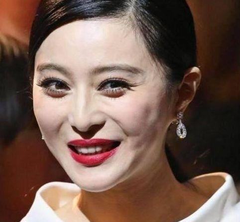 高清鏡頭下的女星，楊冪暴露缺陷，熱巴老十歲，最驚艷的是關曉彤