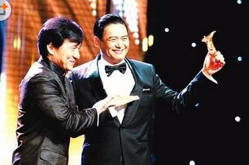 周潤發為何​​多次拒絕與成龍合作？「賭神」一個字回應成龍！
