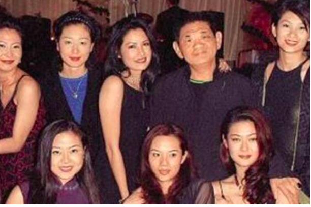 她17歲拍片29歲自殺，與「乾爹」戀愛糾纏不休，還被曝在家中養鬼！