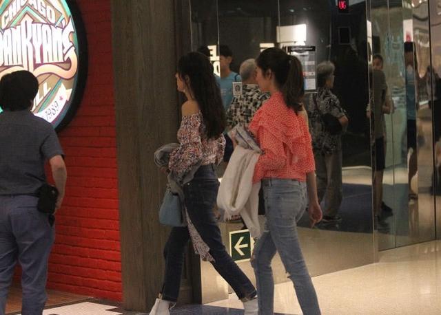 【看看這笑容就知道！】TVB視帝老婆熬過離婚謠言，開心約上視後閨蜜一起吃飯~