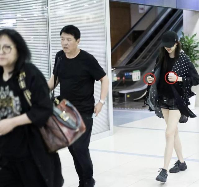 關曉彤爸爸曬鹿晗合影，老丈人終於認可「准女婿」！