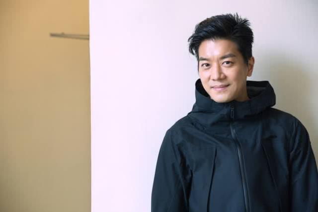 TVB力捧小生演最新港劇被贊有進步，和5億富家女結婚生子好幸福！