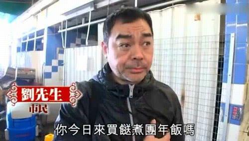 劉青雲放假不是和老婆去逛街買名牌，而是每天去超市買菜做飯！