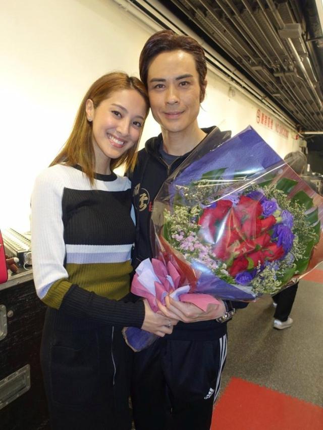 49歲鄭嘉穎和小22歲女友被曝下月結婚，計劃婚後趕工生寶寶，祝福！