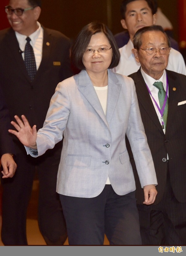 談年金改革 蔡英文：對下一代負責 