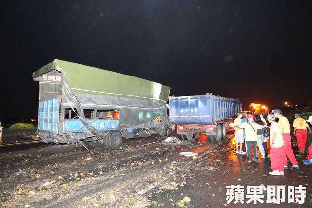 3車連環撞菜渣噴國道　陣頭團12傷送醫 | 蘋果日報