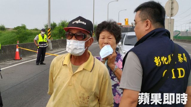 化學車翻覆毒氣外洩！駕駛命危　西濱線西段封閉逾5小時 | 蘋果日報