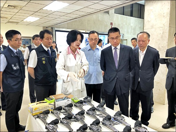內政部長徐國勇南巡 承諾補齊高市400警力缺額 