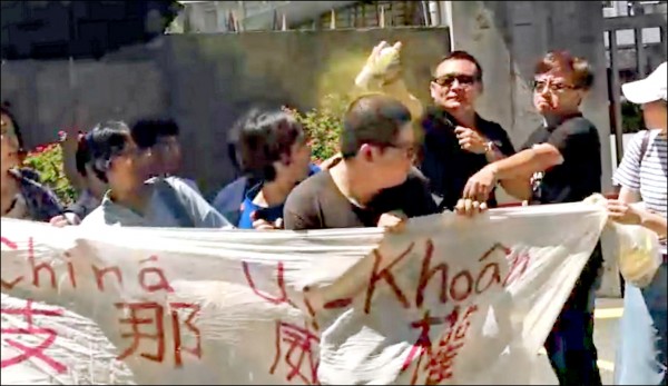 獨派潑漆蔣介石像 立院國民黨團：民進黨高層鼓勵縱容 