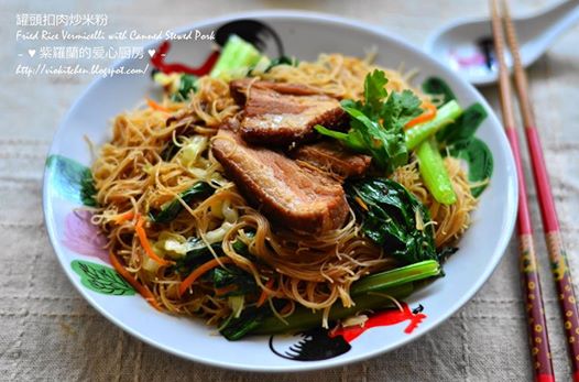 【罐頭扣肉米粉】要如何把米粉炒的Q，不結團不沾鍋其實是很簡單。