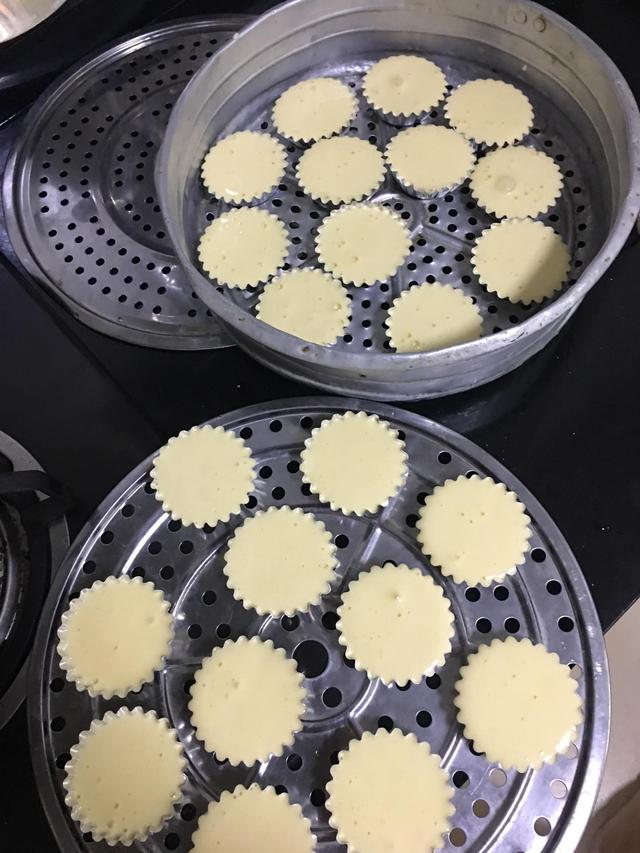 朋友們很多時候說他們蒸蛋糕發得不美，不會發~ 教你只需簡單步驟 *傳統蒸雞蛋糕，發得好美，只需簡單四步驟。。。 