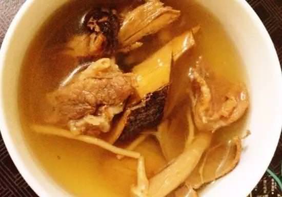 30個湯每個都煲一次就過年啦！愛喝湯收好！喝湯補身驅寒，馬上分享給朋友！