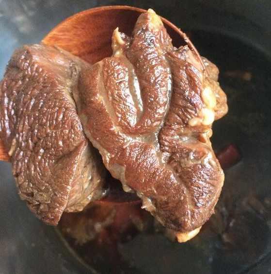 一個賣了8年滷肉的小伙，告訴你怎麼鹵才好吃！