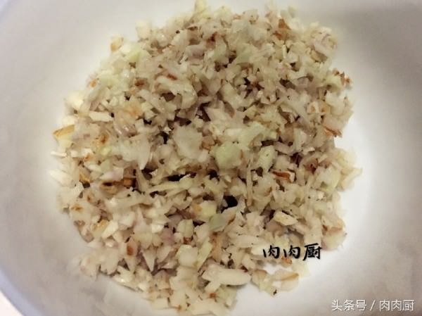 婆婆家中祖傳秘制白切雞~雞皮爽肉滑，清淡鮮美!!吃後感覺雞肉口齒留香，值得推薦~~