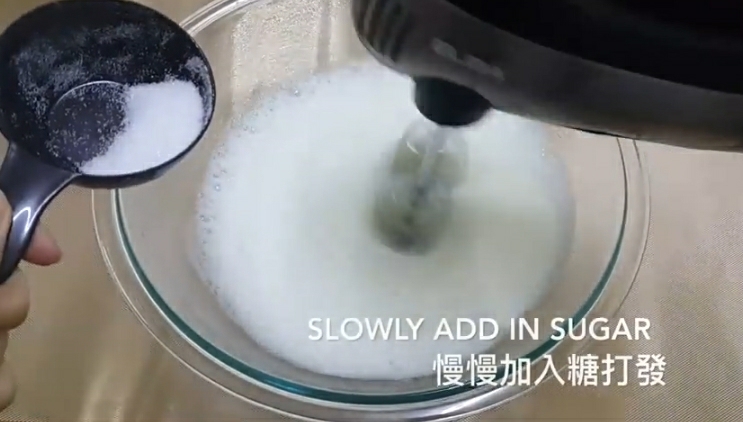 最近爆紅的原味古早味蛋糕，口感綿密鬆軟，搭配濃鬱的雞蛋鮮奶的味道，有一種幸福感。 - 美食筆記