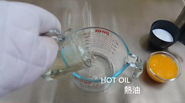 最近爆紅的原味古早味蛋糕，口感綿密鬆軟，搭配濃鬱的雞蛋鮮奶的味道，有一種幸福感。 - 美食筆記