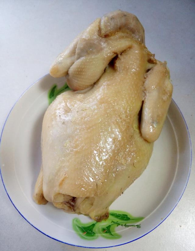 教你隔水蒸出「水晶雞」超簡單！滑嫩多汁太美味～一整隻雞都不夠吃！