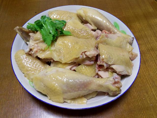 教你隔水蒸出「水晶雞」超簡單！滑嫩多汁太美味～一整隻雞都不夠吃！