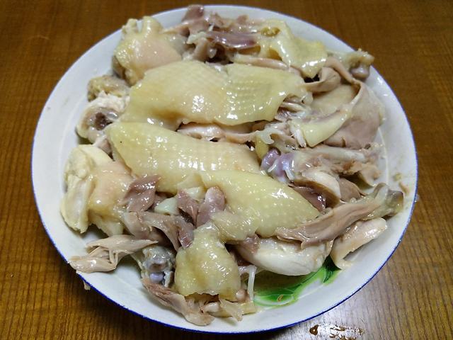 教你隔水蒸出「水晶雞」超簡單！滑嫩多汁太美味～一整隻雞都不夠吃！