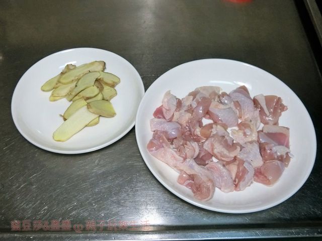 【電鍋食譜】零失敗懶人料理！麻油雞飯簡單上桌