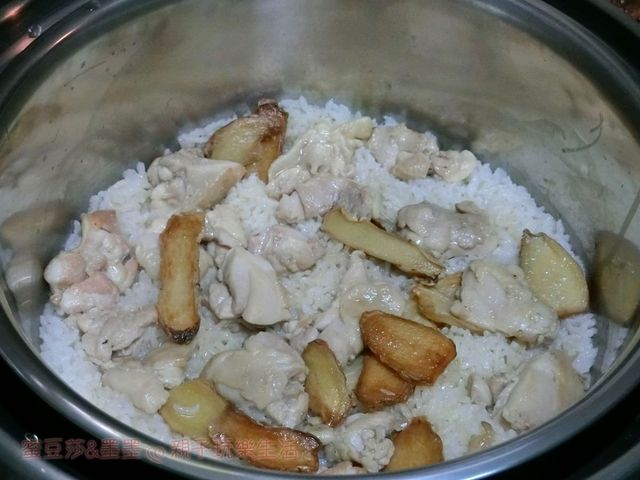 【電鍋食譜】零失敗懶人料理！麻油雞飯簡單上桌