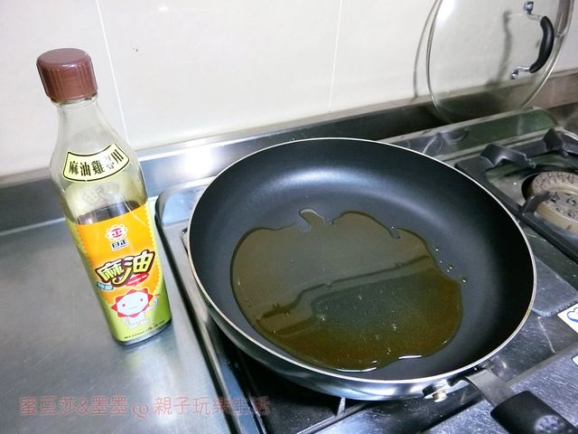 【電鍋食譜】零失敗懶人料理！麻油雞飯簡單上桌