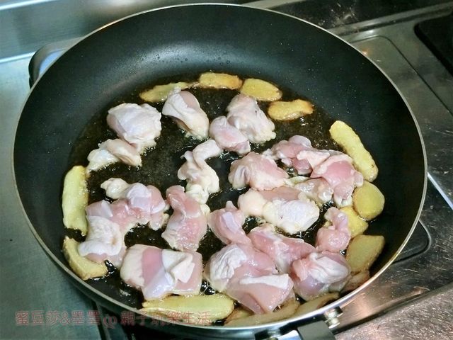 【電鍋食譜】零失敗懶人料理！麻油雞飯簡單上桌