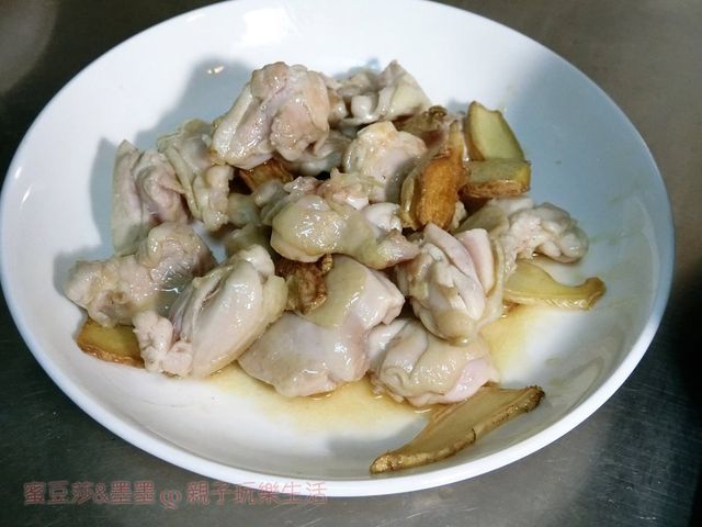 【電鍋食譜】零失敗懶人料理！麻油雞飯簡單上桌