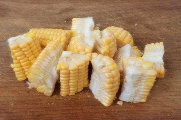 玉米排骨湯，清甜可口，夏季非常好下飯，但要注意這些細節