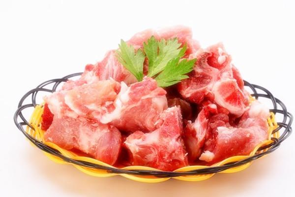玉米排骨湯，清甜可口，夏季非常好下飯，但要注意這些細節