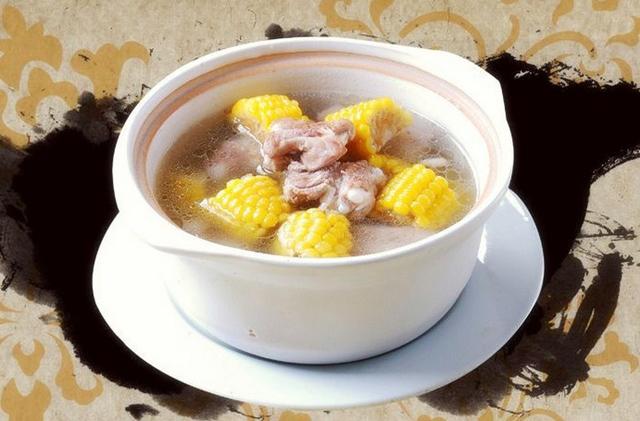 玉米排骨湯，清甜可口，夏季非常好下飯，但要注意這些細節
