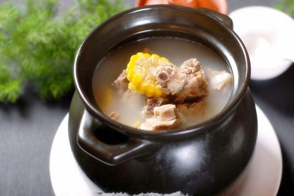 玉米排骨湯，清甜可口，夏季非常好下飯，但要注意這些細節