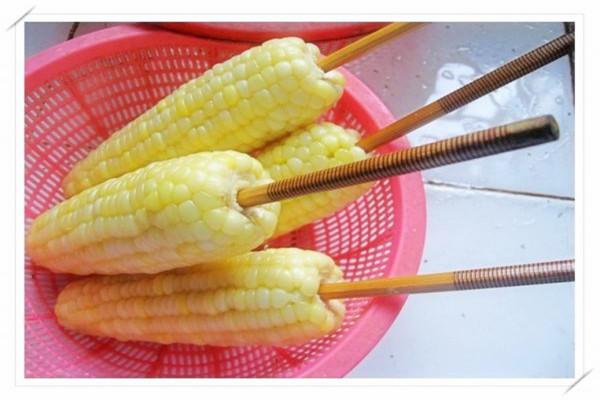 玉米排骨湯，清甜可口，夏季非常好下飯，但要注意這些細節