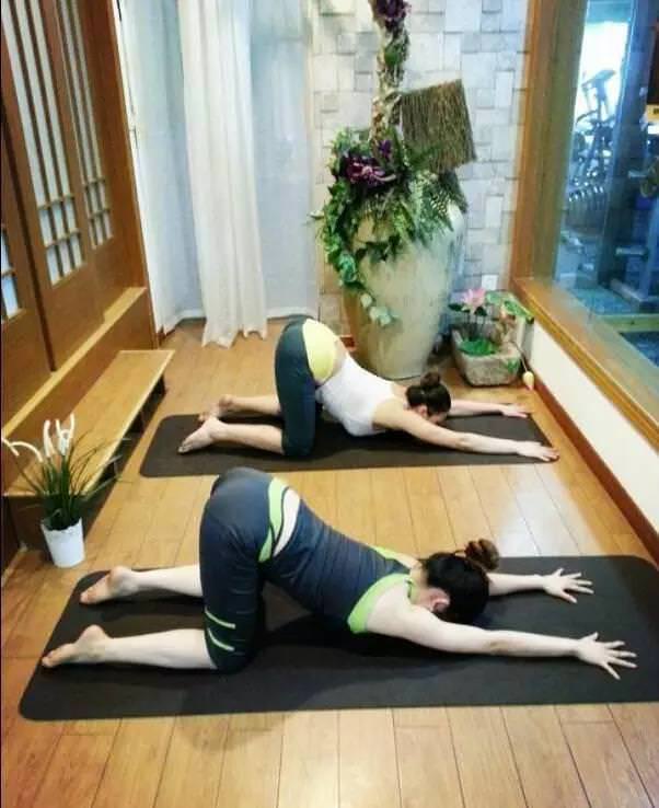 新手入門「瑜伽25式」，每天練一次，肩頸痠痛全消除！