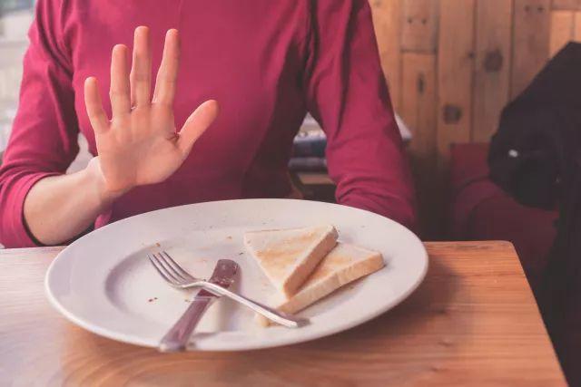 「健康科普」不吃晚飯能減肥？想得美！正確做法……