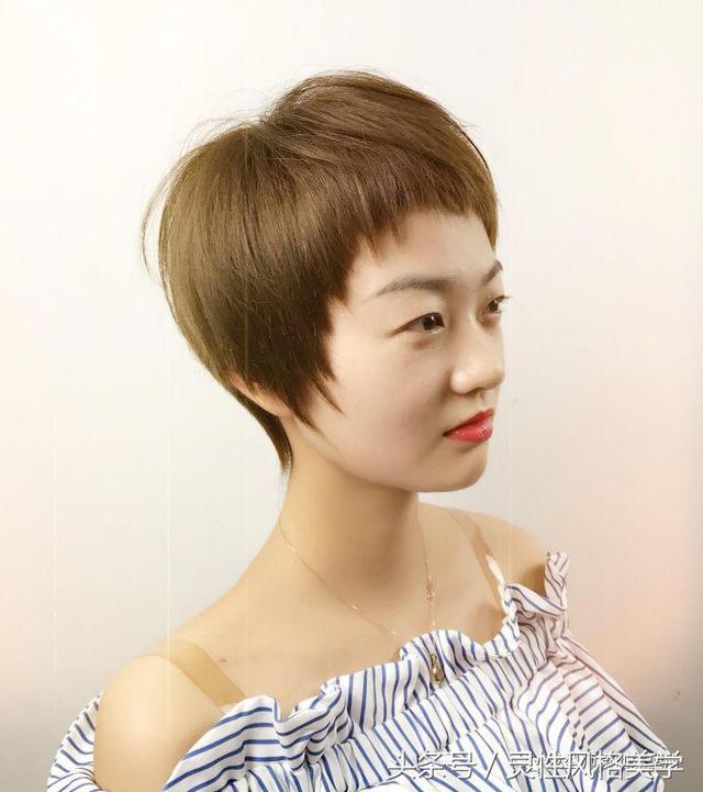 20款夏天流行清爽又俐落的「搓邊」短髮，讓你過足短髮的癮！ 