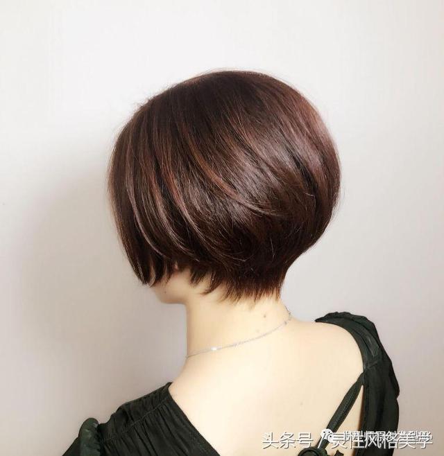 20款夏天流行清爽又俐落的「搓邊」短髮，讓你過足短髮的癮！ 