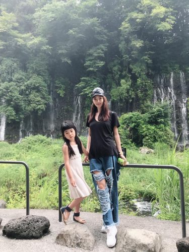 【姐姐長大了！】大馬歌手曹格女兒Grace 「暴風抽高」，變成亭亭玉立小仙女！小編只想讚嘆：好長啊～