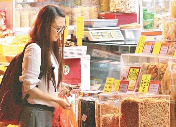 早日康復！TVB女藝人80歲父親再入院，錢花光只好從私立轉公立！