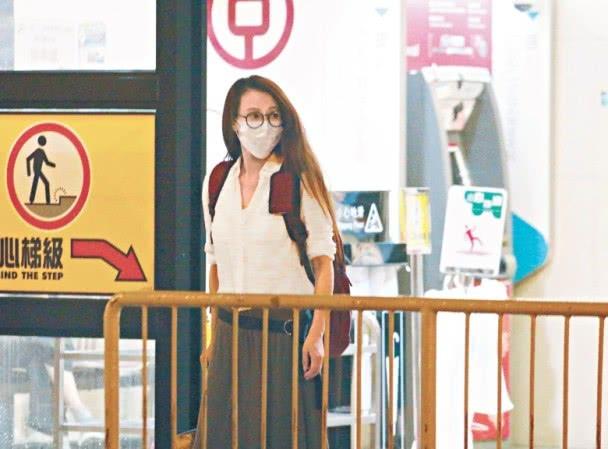 早日康復！TVB女藝人80歲父親再入院，錢花光只好從私立轉公立！