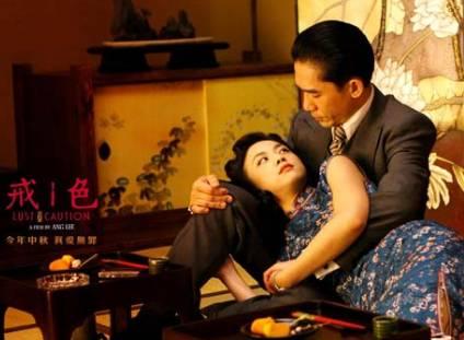 韓國版舒淇：一脫成名，如何把衣服一件件穿回來？