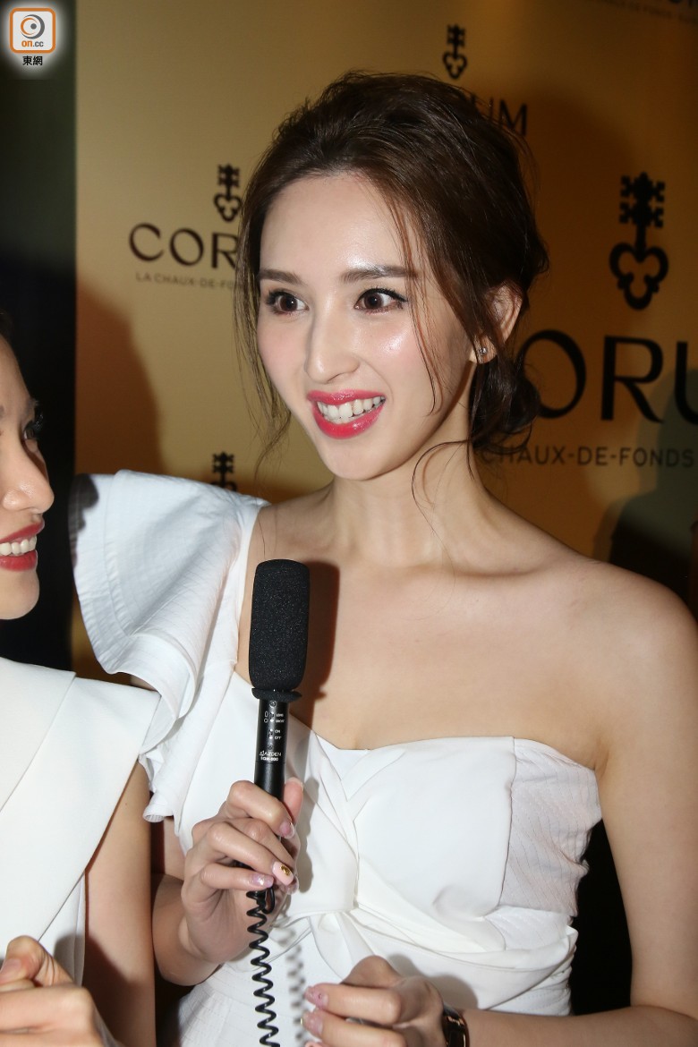 丑著離開TVB！爆紅「爺孫戀」女星何傲兒從神級靚女變齙牙醜女, 樣子慘不忍睹還胃過癲姐！