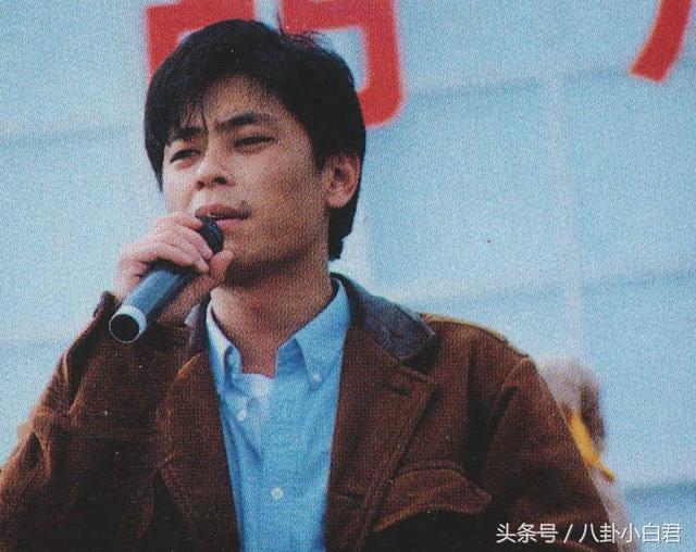 四人合影後，張國榮、梅艷芳相繼身亡，可謂是娛樂圈最詭異的合影！ 