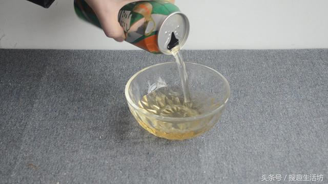 沒喝完的啤酒別急著倒掉... 撒「一把鹽」就能變身成為居家好幫手！ 