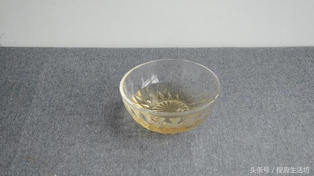 沒喝完的啤酒別急著倒掉... 撒「一把鹽」就能變身成為居家好幫手！ 