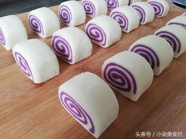 2碗麵粉，一杯牛奶，不用一滴水，教你在家做奶香紫薯小饅頭