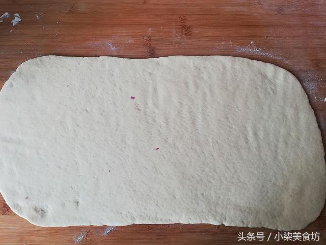 2碗麵粉，一杯牛奶，不用一滴水，教你在家做奶香紫薯小饅頭